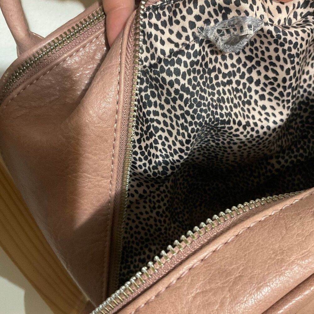 Jessie & James handbags Madison concealed carry backpack color TAUPE faux leathe - Picture 4 of 13